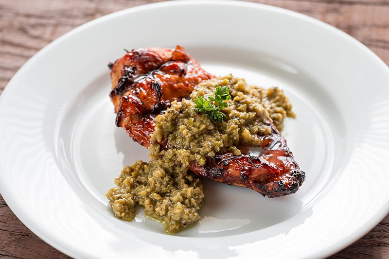 Pollo alla griglia con pesto di semi di zucca